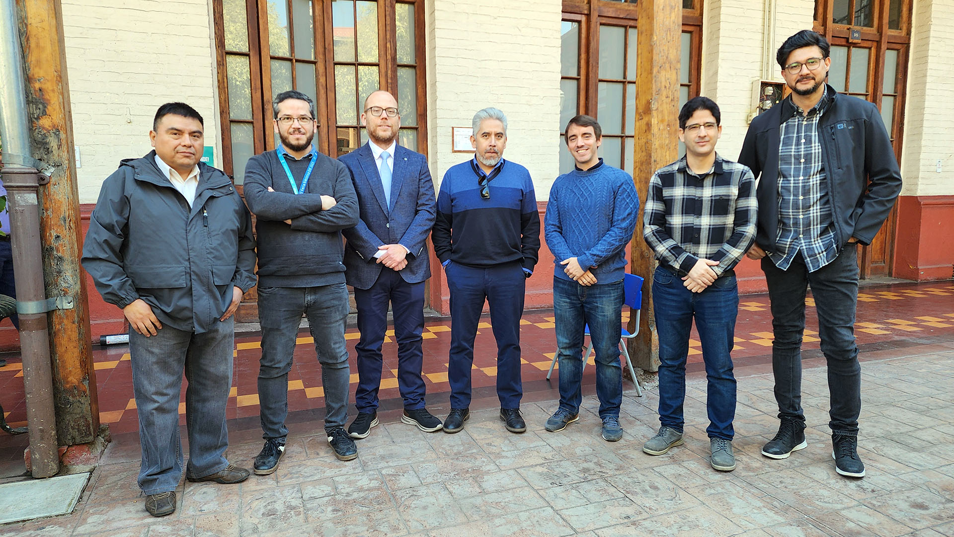 Foto grupal de apoyo a Cristian Muñoz