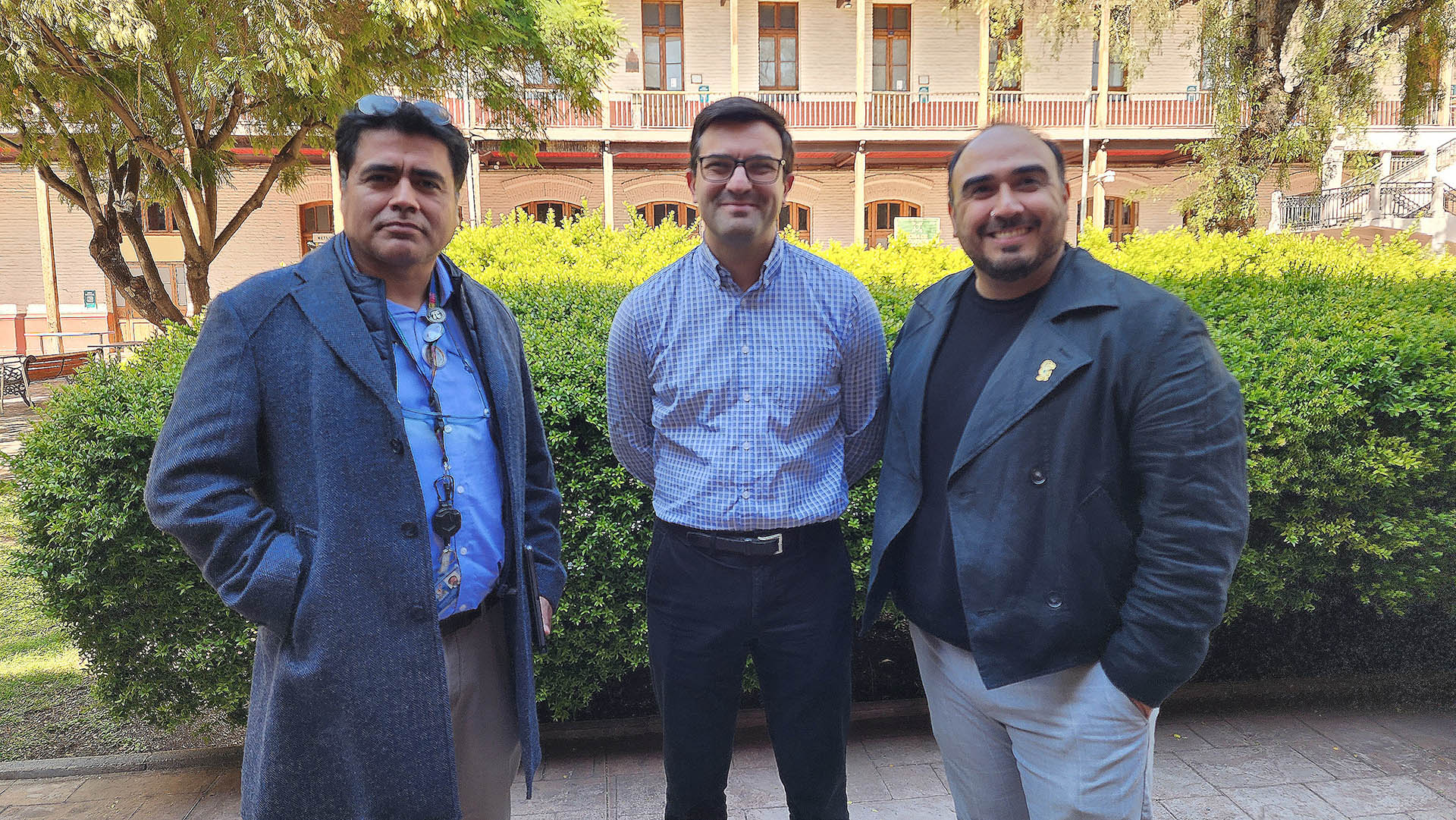 Foto grupal de apoyo a Cristian Muñoz