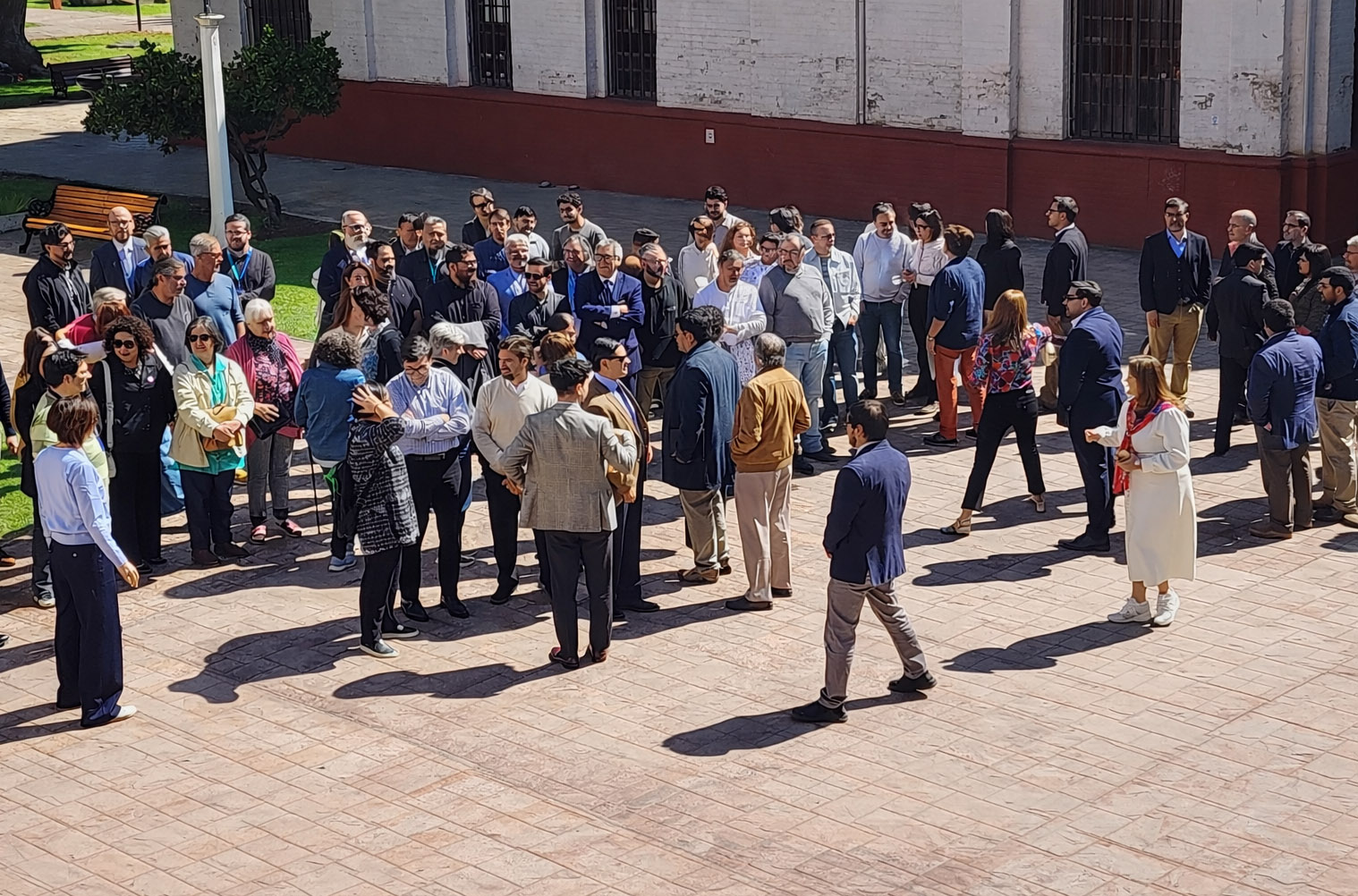 Foto grupal de apoyo a Cristian Muñoz Rector